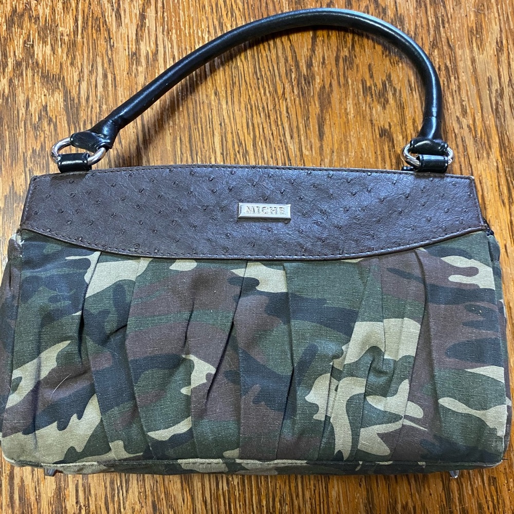 Miche handbag and a shell with it!